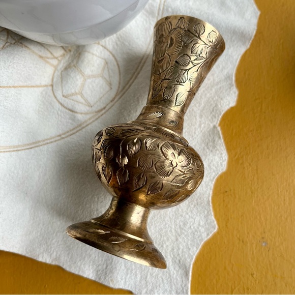 Vintage Etched Brass Ornate Bud Vases J.D India 4529 J - Picture 2 of 5